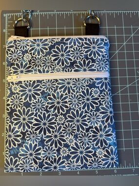 Blue Daisy Print Crossbody Purse
